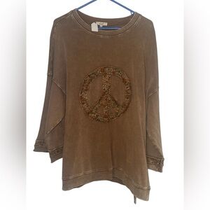 Easel
Brand New with Tags
Size Large